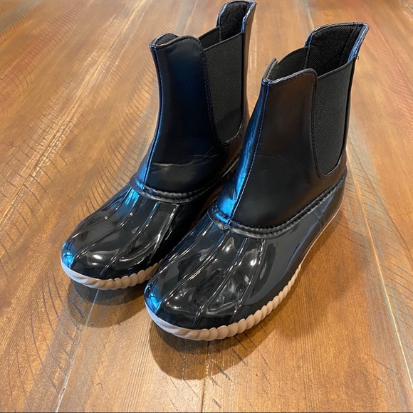 Shoes - NEW Black Rain Booties
